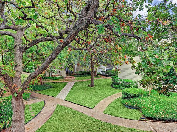 2100 Tanglewilde Street 318, Houston TX 77063