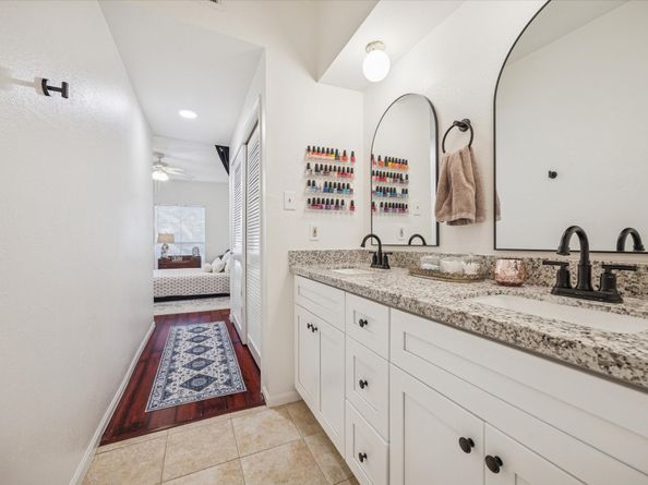 2100 Tanglewilde Street 318, Houston TX 77063