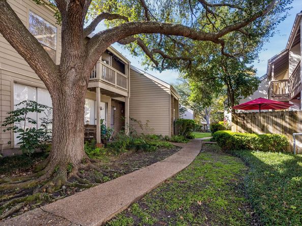 2100 Tanglewilde Street 318, Houston TX 77063