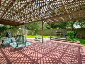 16022 Surrey Woods Drive, Friendswood TX 77546
