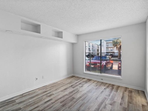 2830 S Bartell Drive 9, Houston TX 77054