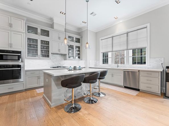 1308 Castle Court A, Houston TX 77006