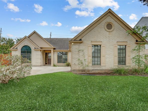 307 E Sutton Square, Stafford TX 77477