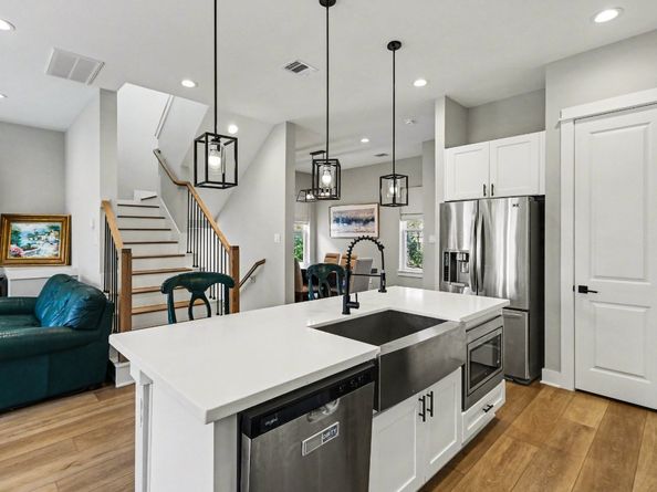 825 Woodcrest Drive, Houston TX 77018