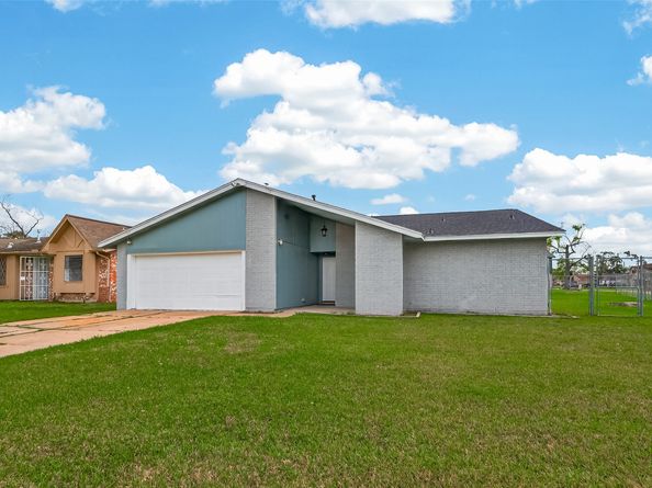 635 Coolwood Drive, Houston TX 77013