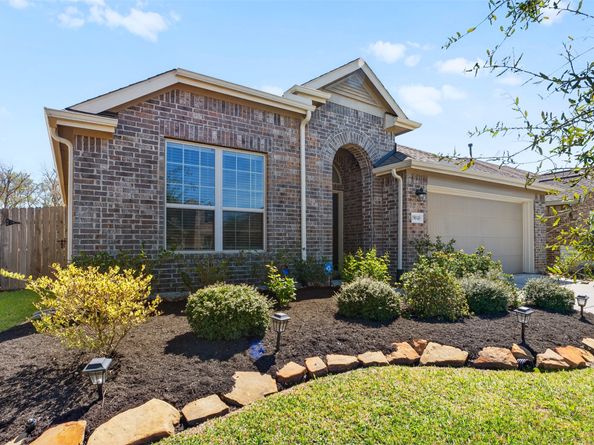 19043 Pinewood Grove Trail, New Caney TX 77357