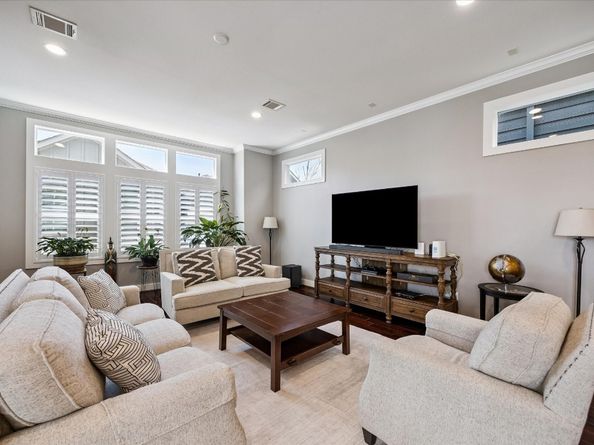1047 W 17th Street, Houston TX 77008