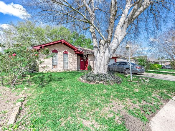 5011 Brisbane Drive, Houston TX 77048