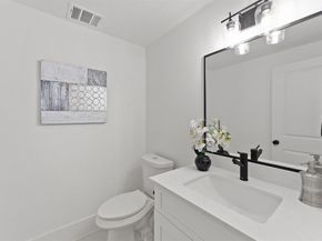 1207 Cavalcade Street B, Houston TX 77009