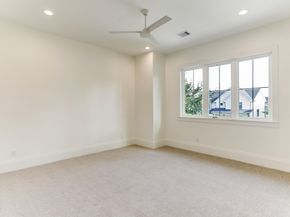 1050 W 42nd Street, Houston TX 77018