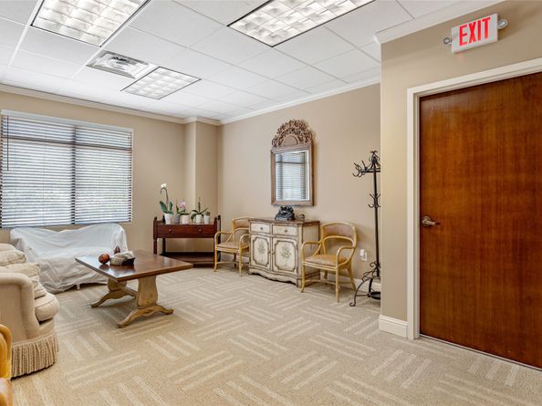 5902 Winsome Lane, Houston TX 77057