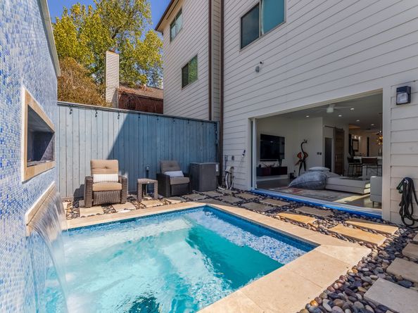 2124 Banks Street, Houston TX 77098