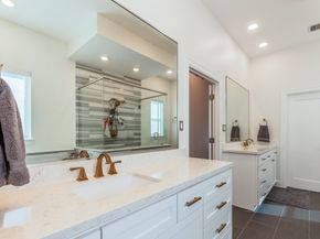 2124 Banks Street, Houston TX 77098