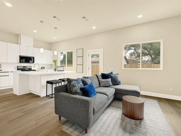 706 Savonna, Houston TX 77076