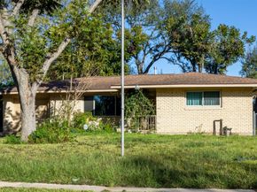 6834 Leader Street, Houston TX 77074