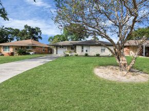 1226 Stonecrest, Houston TX 77018