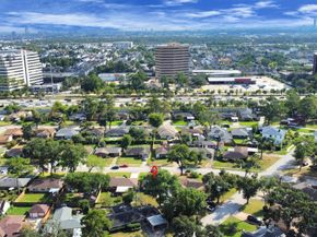 1226 Stonecrest, Houston TX 77018