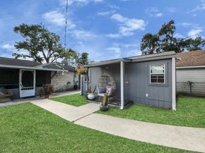 1226 Stonecrest, Houston TX 77018