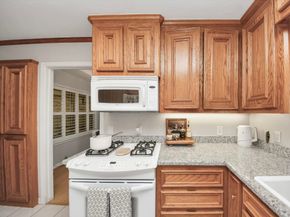 1226 Stonecrest, Houston TX 77018