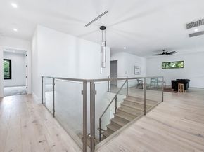 207 W 33rd Street, Houston TX 77018