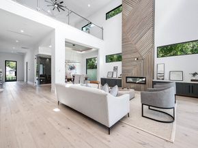 207 W 33rd Street, Houston TX 77018