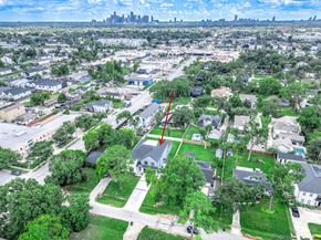 207 W 33rd Street, Houston TX 77018