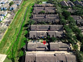 13852 Hollowgreen Drive 303/5, Houston TX 77082