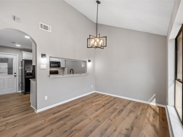 13852 Hollowgreen Drive 303/5, Houston TX 77082