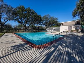 13852 Hollowgreen Drive 303/5, Houston TX 77082