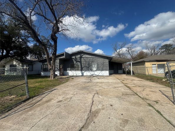 9113 Oak Knoll Lane, Houston TX 77078