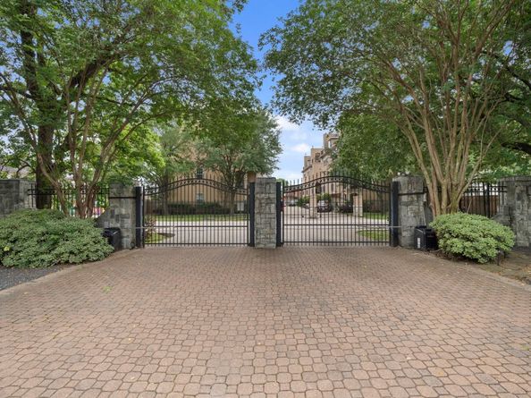 5616 Dolores Street, Houston TX 77057