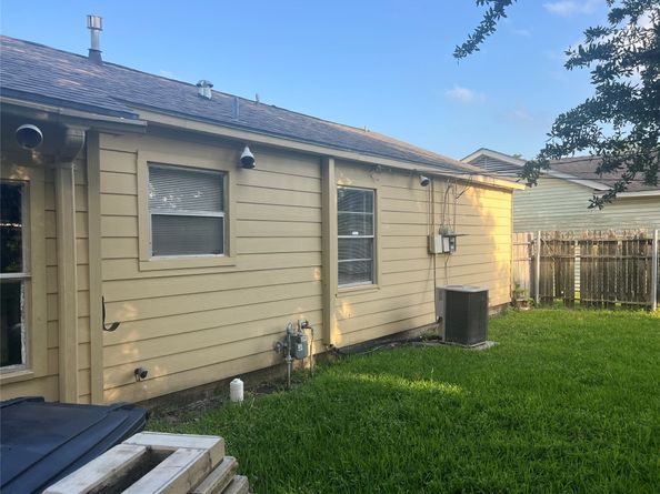 8702 Tewantin Drive, Houston TX 77061