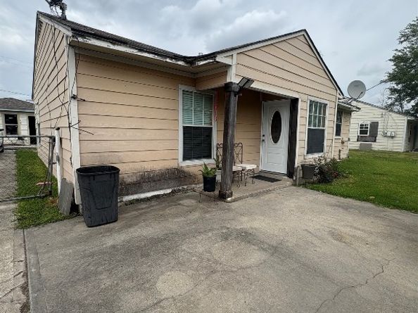 13013 Breezeway Street, Houston TX 77037