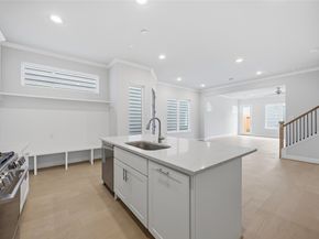 5523 Katy Freeway, Houston TX 77007