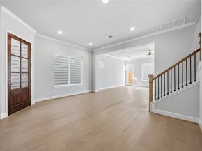 5523 Katy Freeway, Houston TX 77007