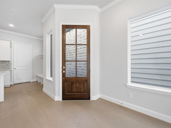5523 Katy Freeway, Houston TX 77007