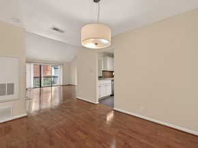 2829 Timmons Lane 144, Houston TX 77027