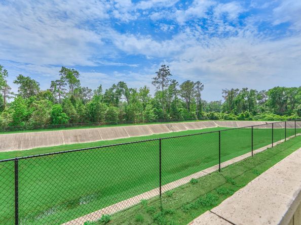 2037 Carlson Creek Drive, The Woodlands TX 77380