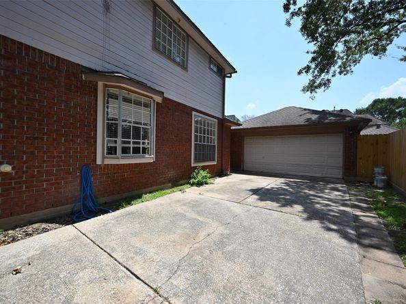 6419 Sutter Park Lane, Houston TX 77066
