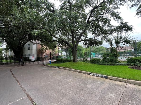 10053 Westpark Drive 298, Houston TX 77042