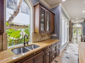 37 Hackberry Lane, Houston TX 77027