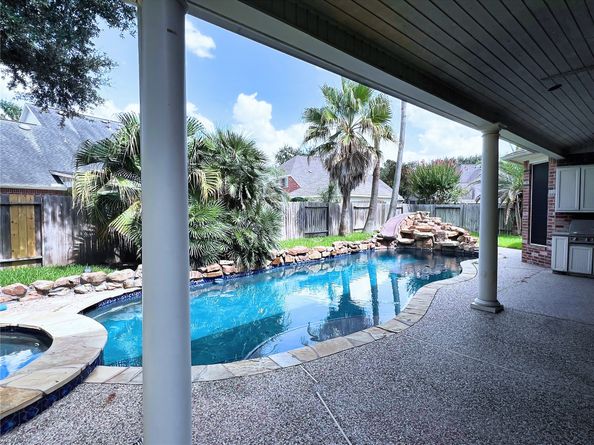8322 Castle Pond Court, Houston TX 77095