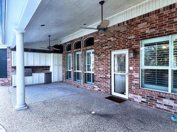 8322 Castle Pond Court, Houston TX 77095