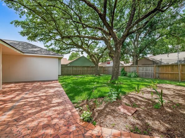 2715 Kenross Street, Houston TX 77043
