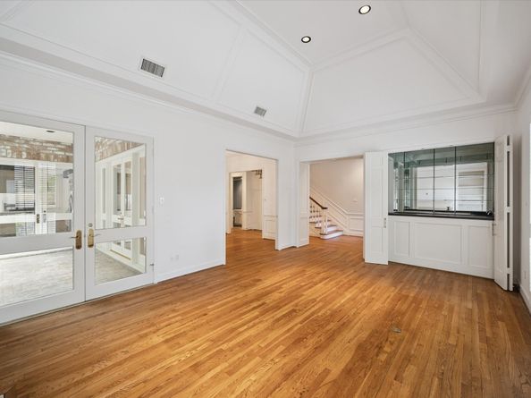 6103 Valley Forge Drive C, Houston TX 77057