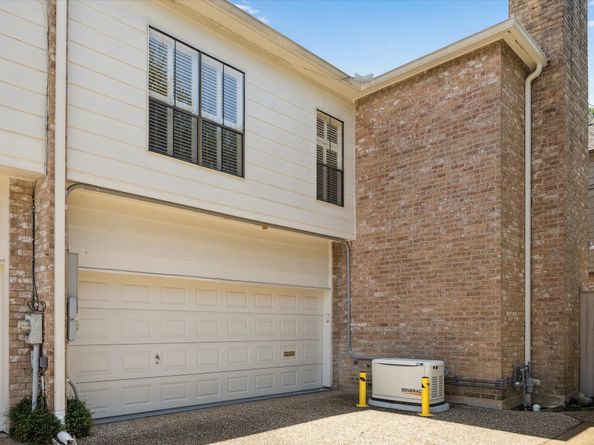 6103 Valley Forge Drive C, Houston TX 77057