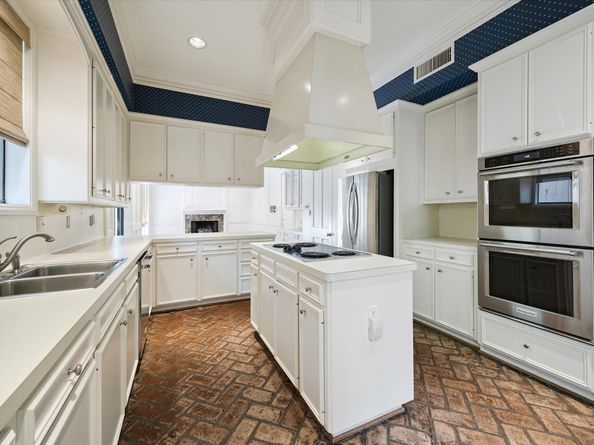 6103 Valley Forge Drive C, Houston TX 77057