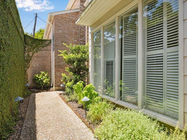 6103 Valley Forge Drive C, Houston TX 77057