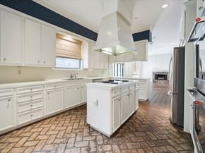 6103 Valley Forge Drive C, Houston TX 77057