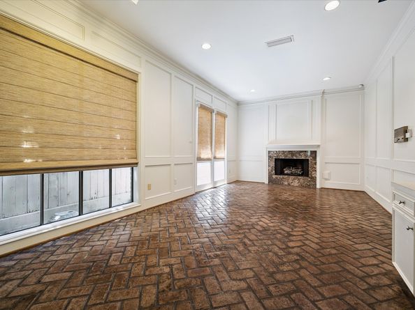 6103 Valley Forge Drive C, Houston TX 77057